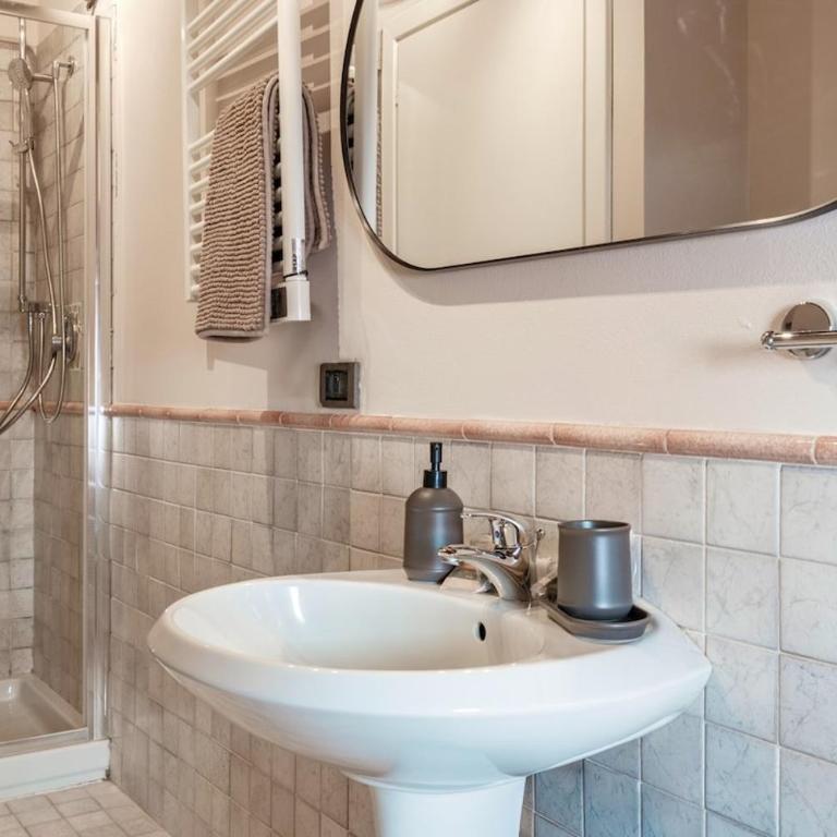 HOST4U BRESCIA - Cozy Suite Cavour in the City Center - Apartamento de 2 dormitorios - 15