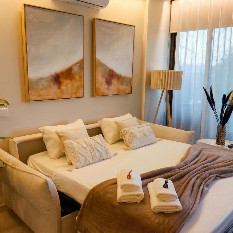 Luxury UCAM Studio, Desk and High Speed WiFi - Apartment with View and Balcony - 8