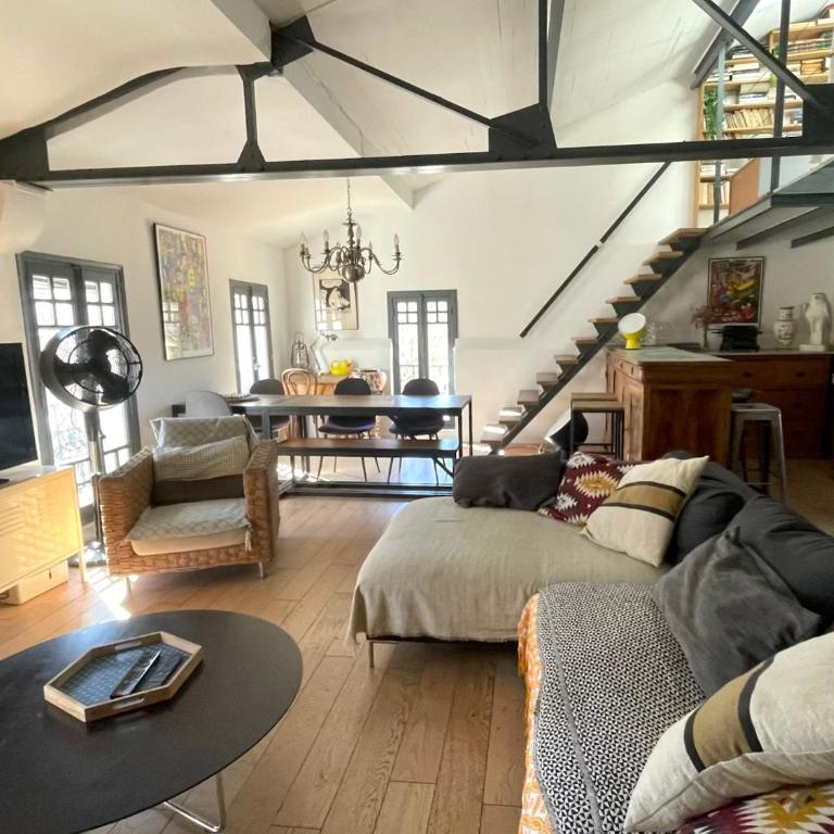 Loft Cosy de 120m2 en plein Centre-Ville à 2 pas de la Comédie Grande ou Petite Terrasse selon les mois - Apartment - 6