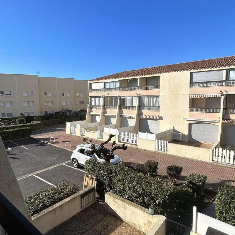 T2 au cœur de Marseillan Plage avec terrasse, parking privé, proche commodités et animaux acceptés - FR-1-387-202 - Appartement - 13