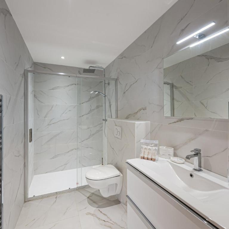 Appartement lumineux de 100 m² avec balcon, proche centre Megève, 4 adultes et 2 enfants - FR-1-569-87 - Appartement - 3