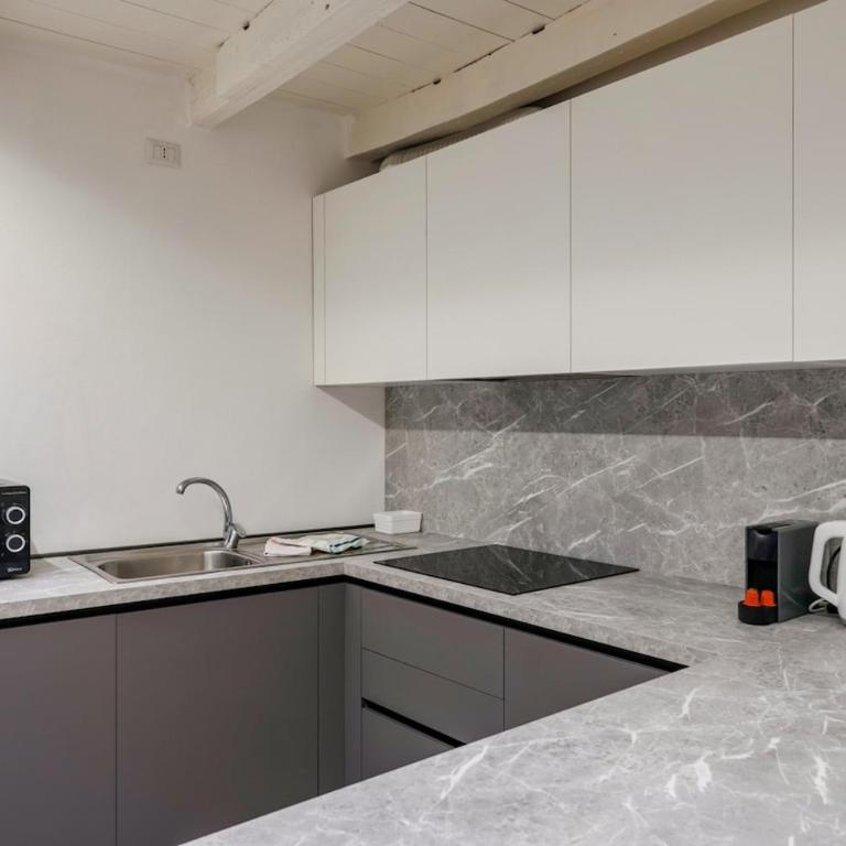 HOST4U BRESCIA - Laura's Cozy Home nel Centro della Città - One-Bedroom Apartment - 30