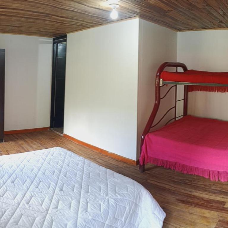 Hospedaje Casa Roble - Habitación Familiar - 1