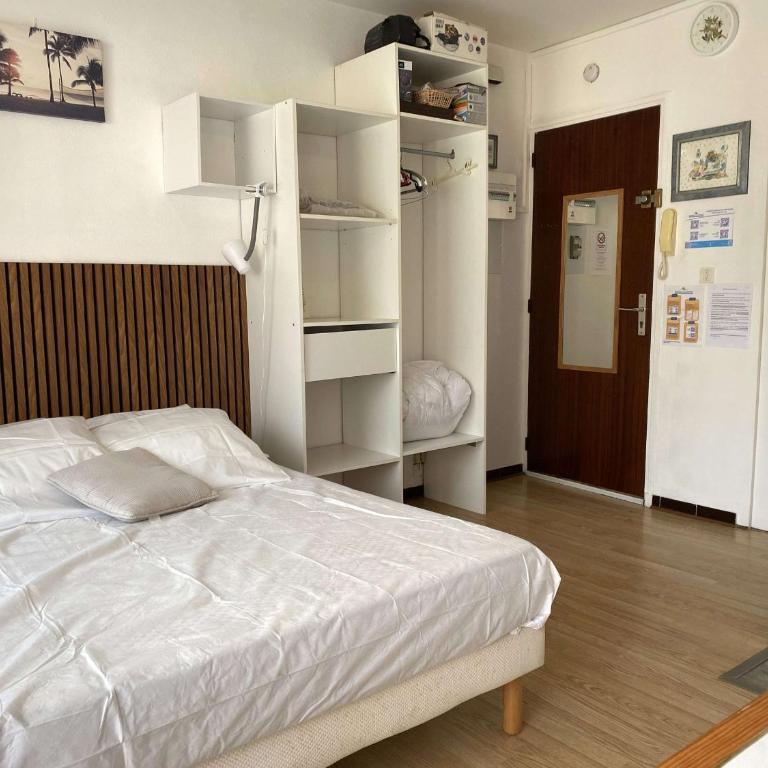 Studio de charme avec parking privatif, climatisation, Wi-Fi et loggia fermée à Balaruc-les-Bains - FR-1-553-96 - Studio - 4