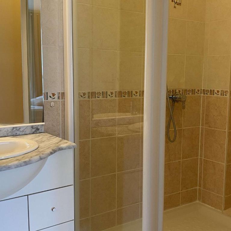 Studio de charme avec parking privatif, climatisation, Wi-Fi et loggia fermée à Balaruc-les-Bains - FR-1-553-96 - Studio - 8