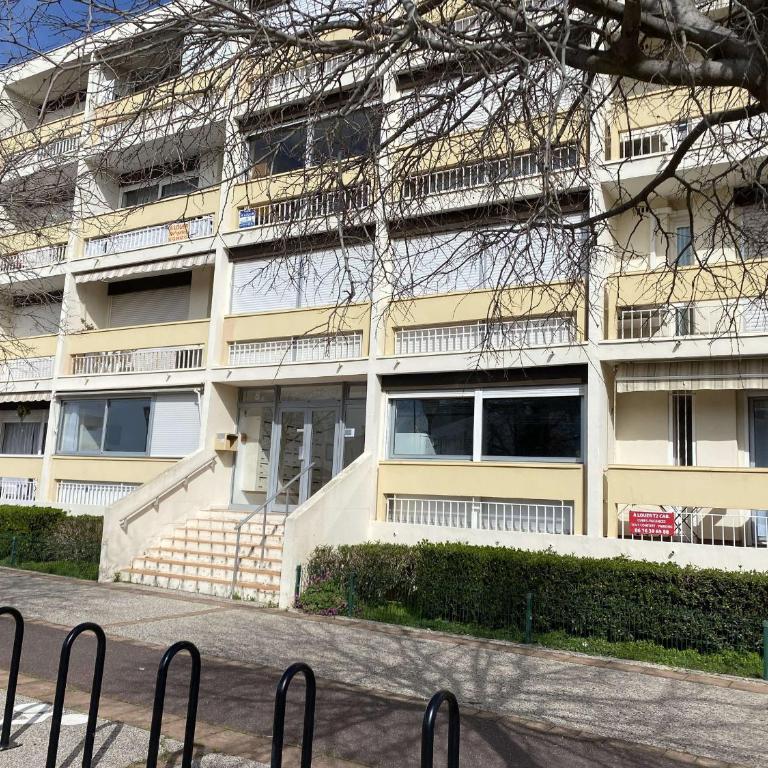 Studio de charme avec parking privatif, climatisation, Wi-Fi et loggia fermée à Balaruc-les-Bains - FR-1-553-96 - Studio - 11