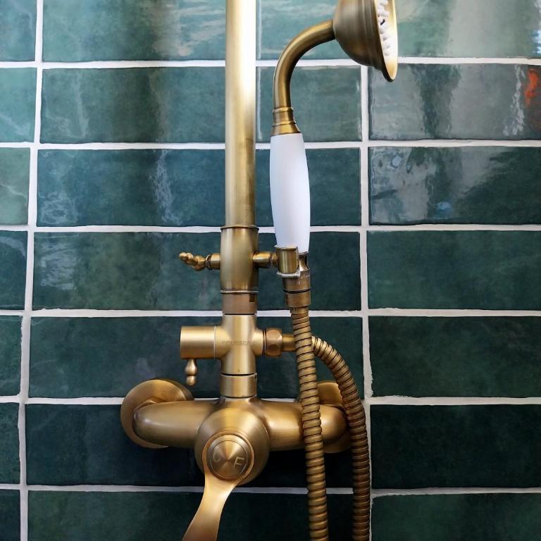 Chambres d'hôtes "Chez Lyly et Juju" Piscine&Sauna Parking Gratuit - Chambre Double avec Salle de Bains Privative - 9