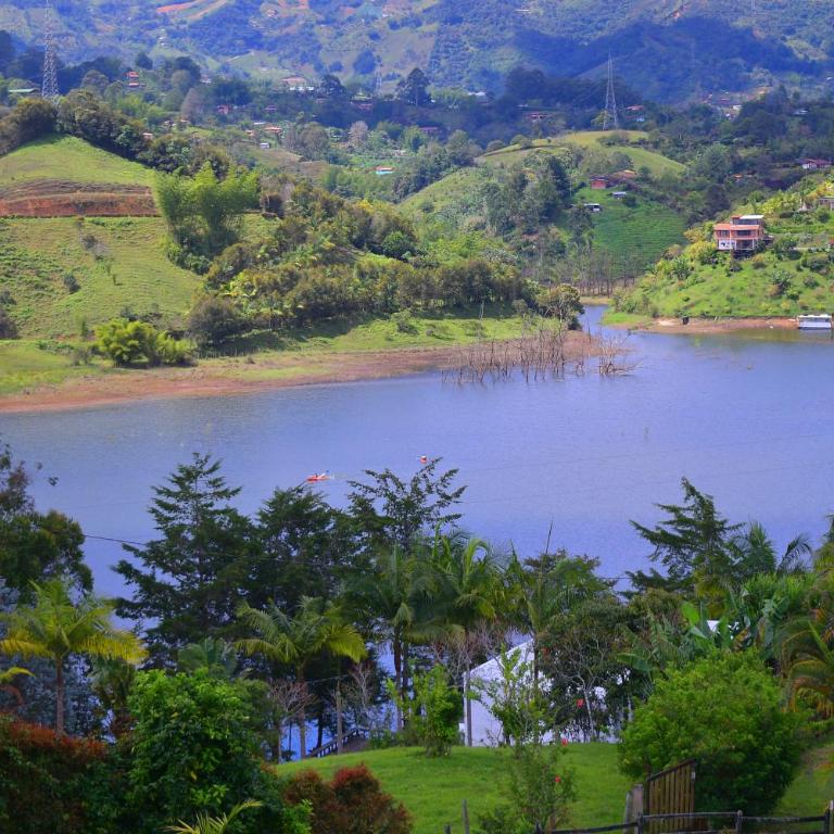 Preciosa Finca con Increíble vista frente al embalse de Guatapé con jacuzzi - Casa Vacacional de 3 dormitorios - 29