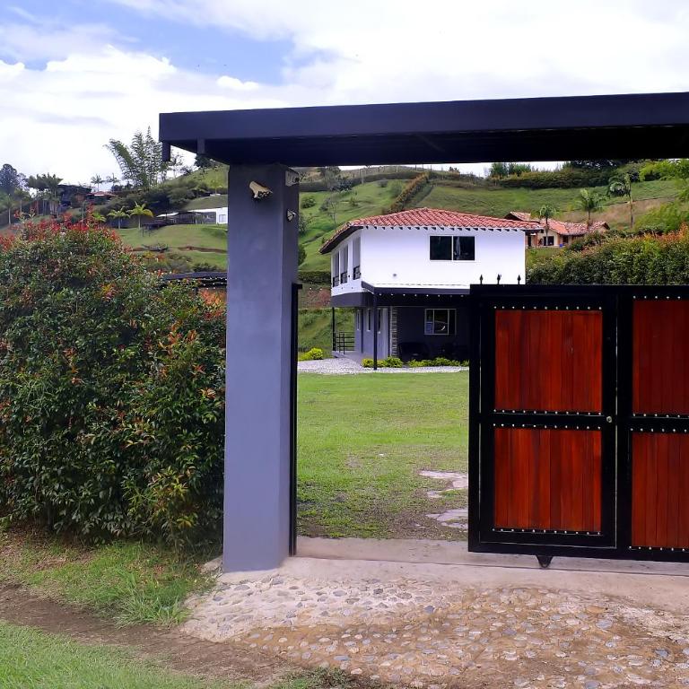 Preciosa Finca con Increíble vista frente al embalse de Guatapé con jacuzzi - Casa Vacacional de 3 dormitorios - 3