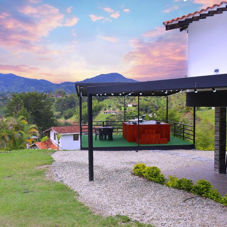 Preciosa Finca con Increíble vista frente al embalse de Guatapé con jacuzzi - Casa Vacacional de 3 dormitorios - 9