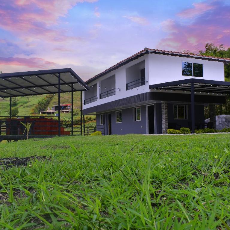 Preciosa Finca con Increíble vista frente al embalse de Guatapé con jacuzzi - Casa Vacacional de 3 dormitorios - 7