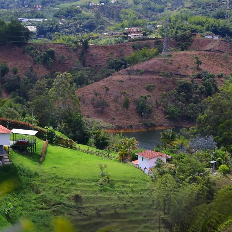 Preciosa Finca con Increíble vista frente al embalse de Guatapé con jacuzzi - Casa Vacacional de 3 dormitorios - 43