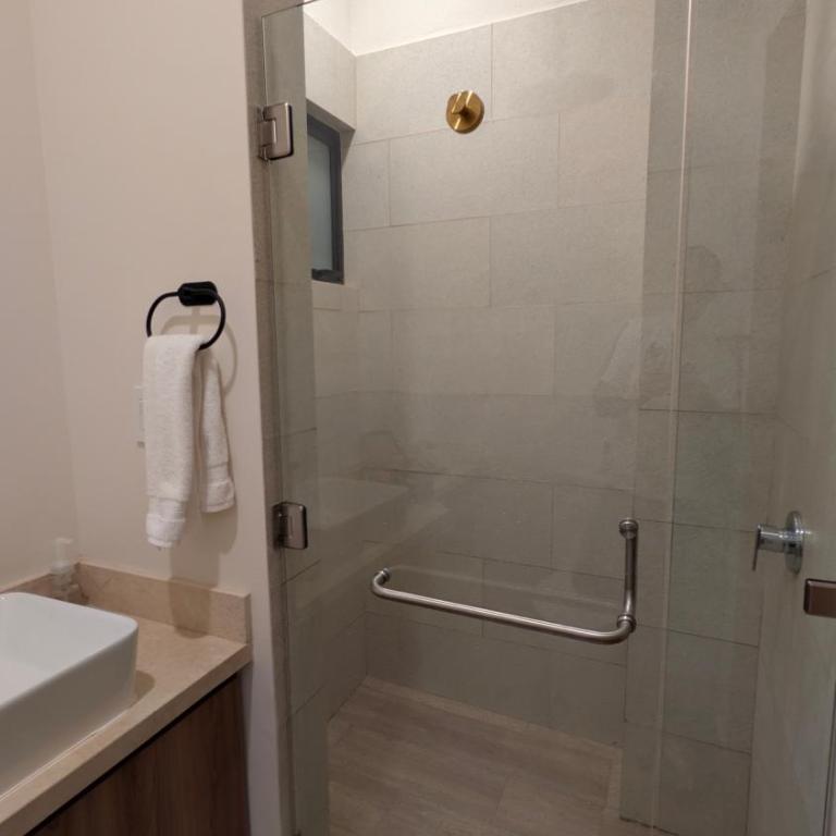 Vista Cortes 2BR 2BA Condo - Walk to the Malecon! - Apartamento de 2 dormitorios - 29