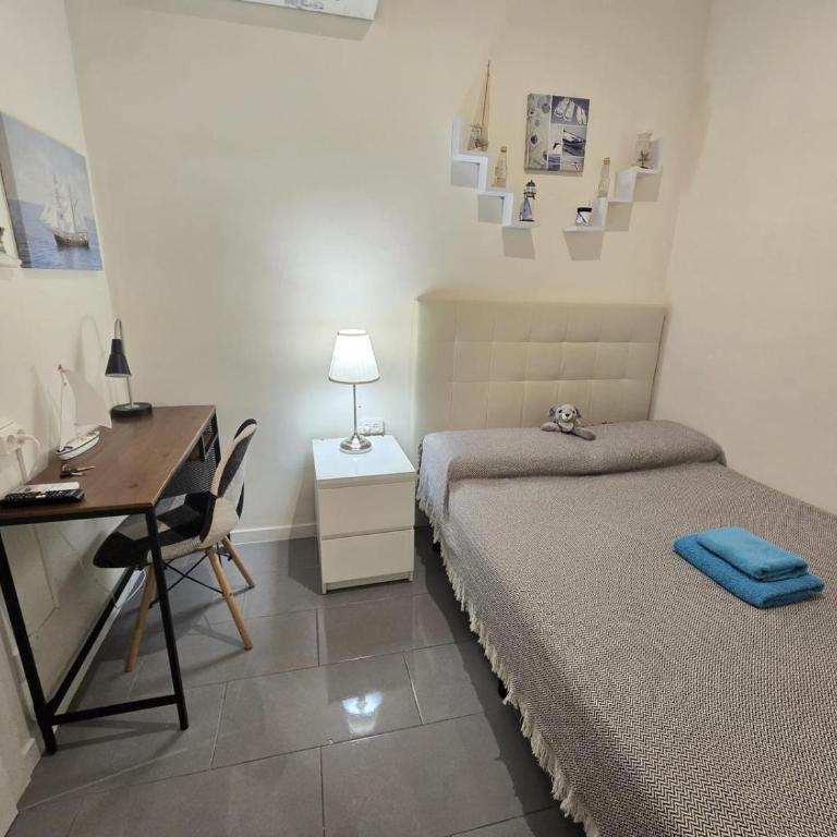 Habitaciones Balmes - Double Room with Shared Bathroom - 2