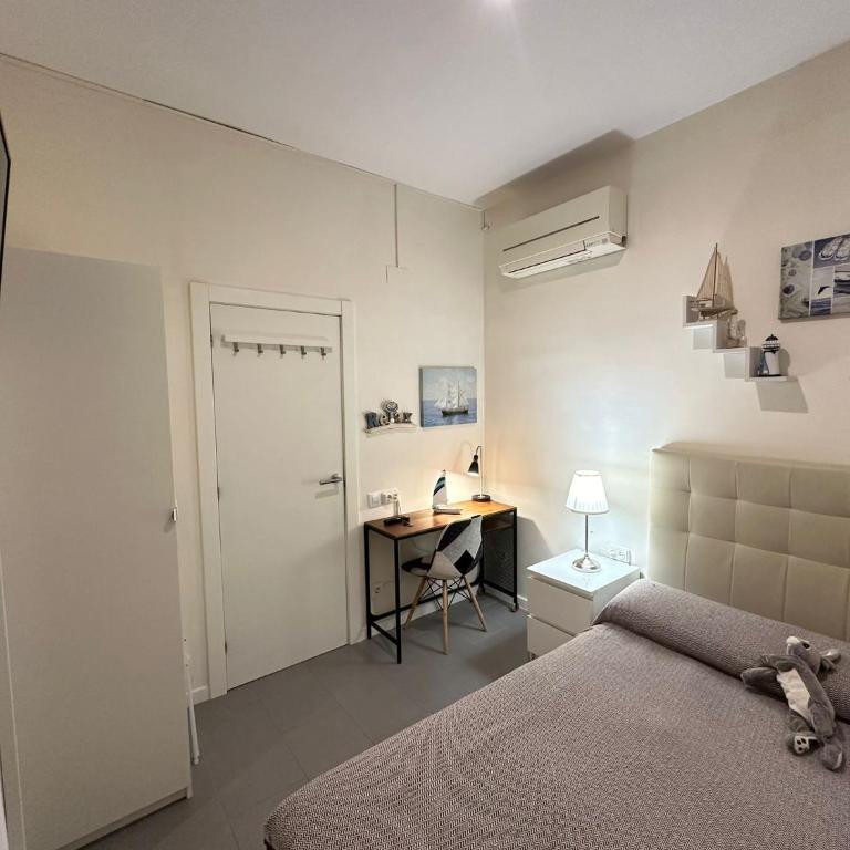 Habitaciones Balmes - Double Room with Shared Bathroom - 3