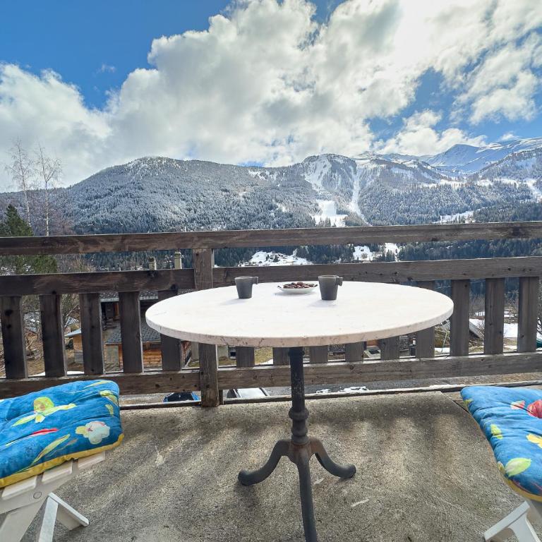 Chalet Boder - Vue MontBlanc - Cheminée - Three-Bedroom Chalet - 23