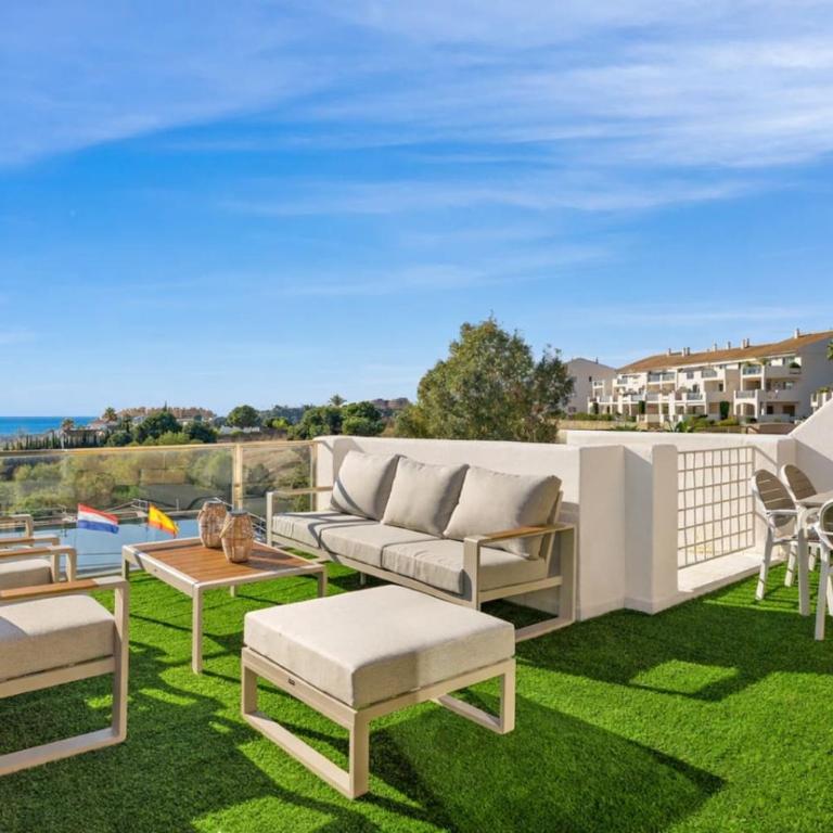 Sea View Penthouse with 2 Pools and Beach Nearby - Apartamento - 4