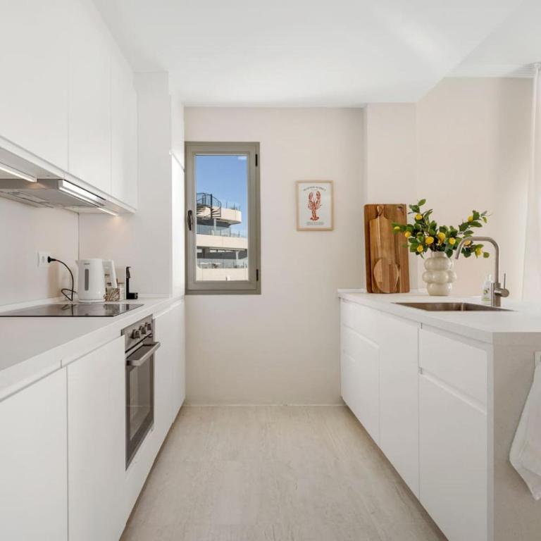 Sea View Penthouse with 2 Pools and Beach Nearby - Apartamento - 11