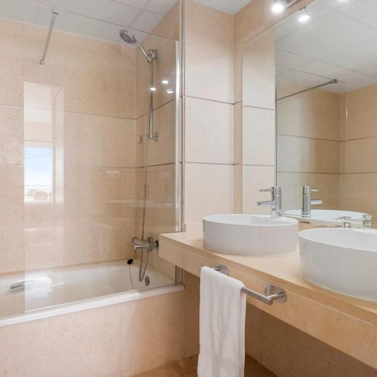 Sea View Penthouse with 2 Pools and Beach Nearby - Apartamento - 14