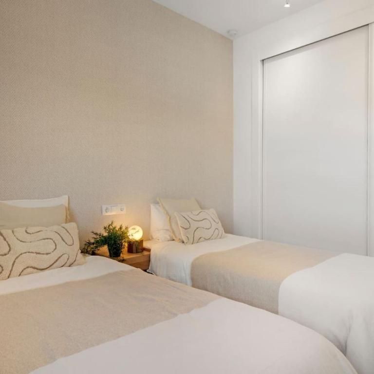 Sea View Penthouse with 2 Pools and Beach Nearby - Apartamento - 16