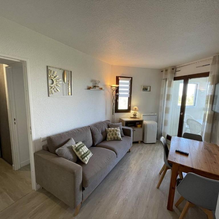 Saint-Cyprien: T2 cabine rénové 6 pers, piscine, parking, à 100m de la plage - FR-1-106-80 - Apartment - 2
