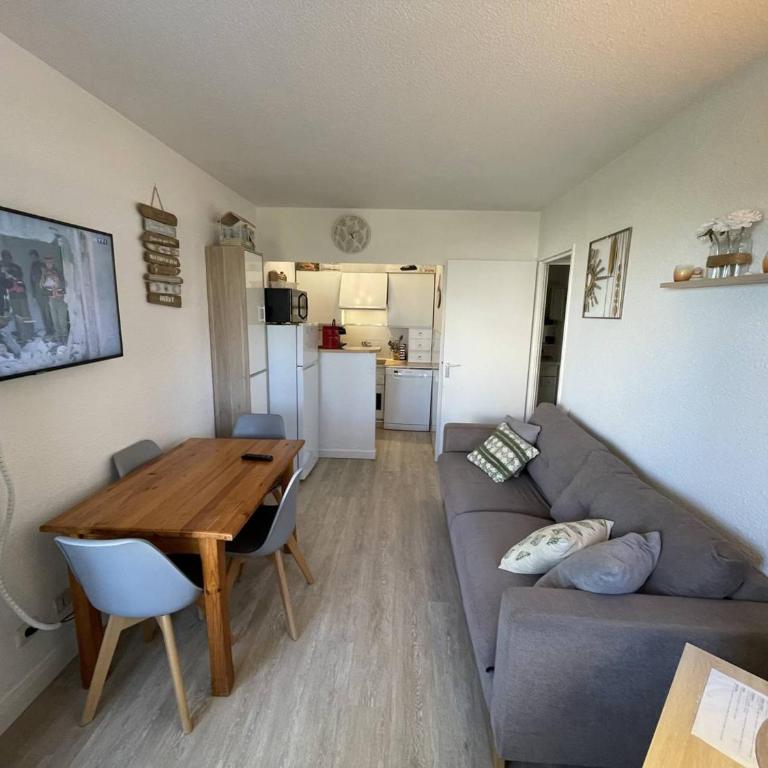 Saint-Cyprien: T2 cabine rénové 6 pers, piscine, parking, à 100m de la plage - FR-1-106-80 - Apartment - 4