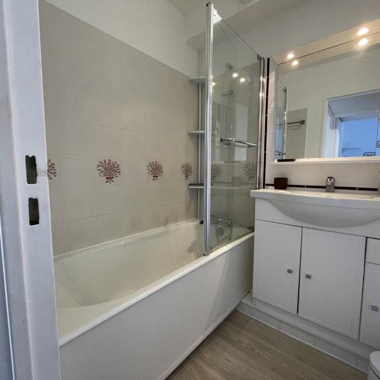 Saint-Cyprien: T2 cabine rénové 6 pers, piscine, parking, à 100m de la plage - FR-1-106-80 - Apartment - 20