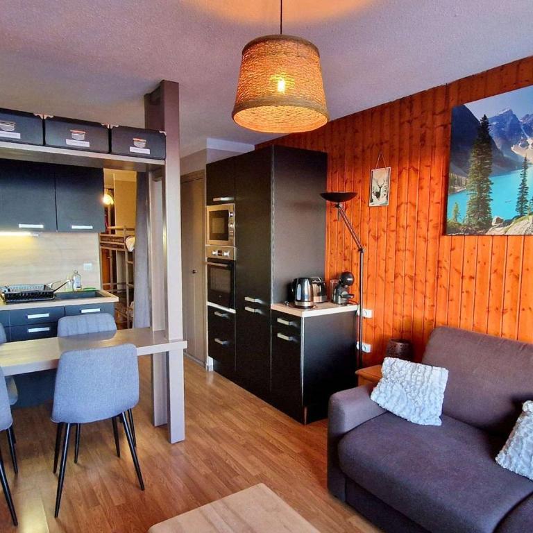 Grand studio rénové, confort moderne, balcon sud, proche ski et randonnées - FR-1-393-172 - Studio - 1