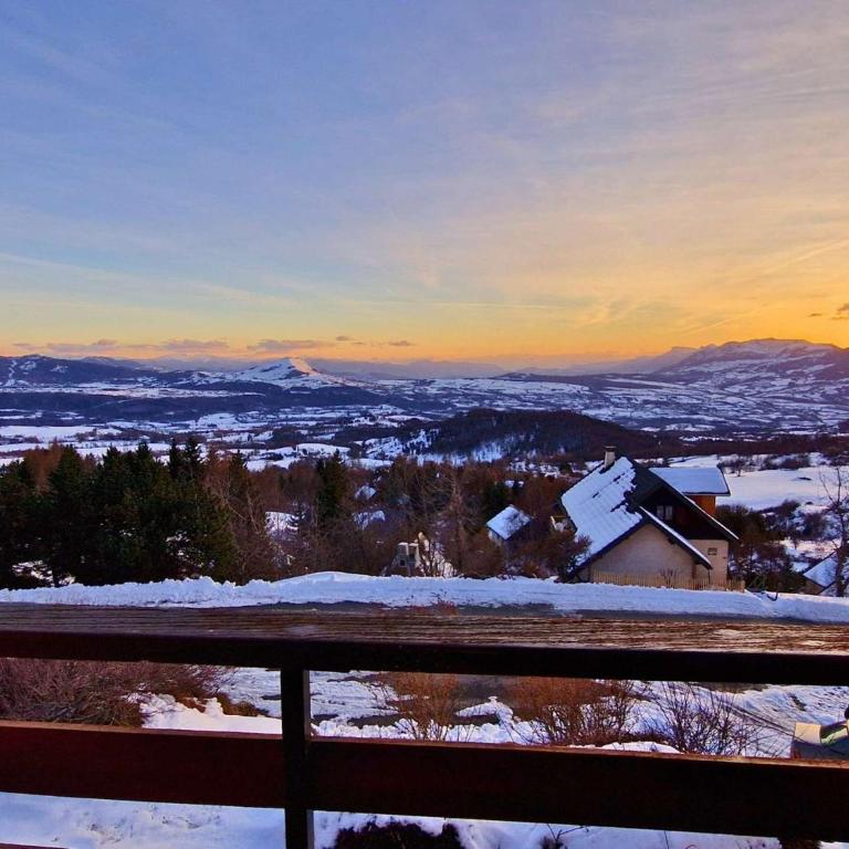 Grand studio rénové, confort moderne, balcon sud, proche ski et randonnées - FR-1-393-172 - Studio - 10