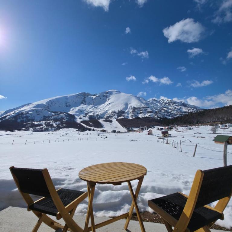 Mountain Peace - One-Bedroom Chalet - 5