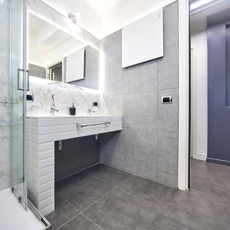 Astoria Golden House - Camera Tripla Comfort con Doccia - 4