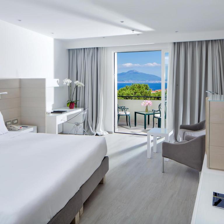 Hilton Sorrento Palace - Camera King Deluxe con Vista Mare - 1