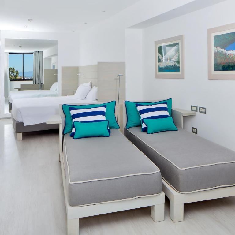 Hilton Sorrento Palace - Camera Quadrupla Deluxe con Vista Mare - 1