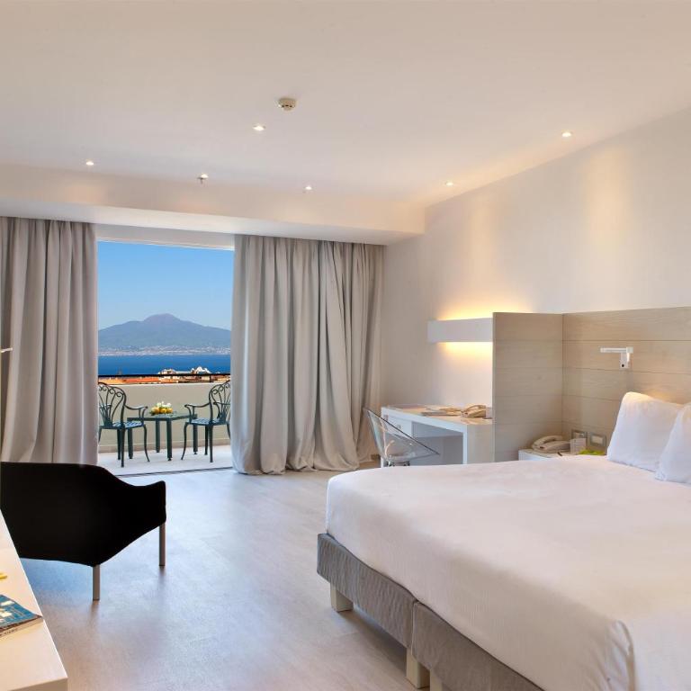 Hilton Sorrento Palace - Camera King Deluxe con Vista Mare - 4