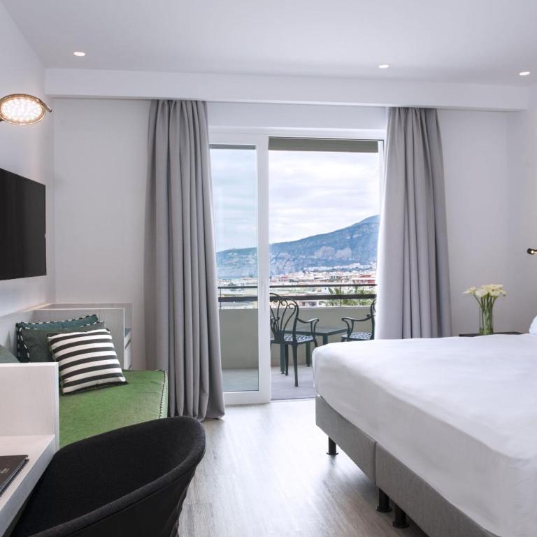 Hilton Sorrento Palace - Camera Tripla Superior con Vista Mare - 7