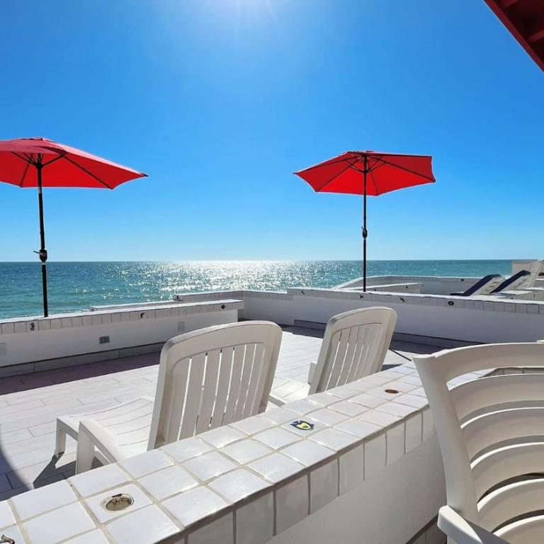 Charming & Cozy Beachfront Condo Las Olas I 19 - Apartment - 3