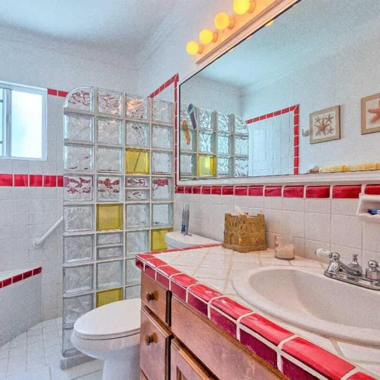 Charming & Cozy Beachfront Condo Las Olas I 19 - Apartment - 16