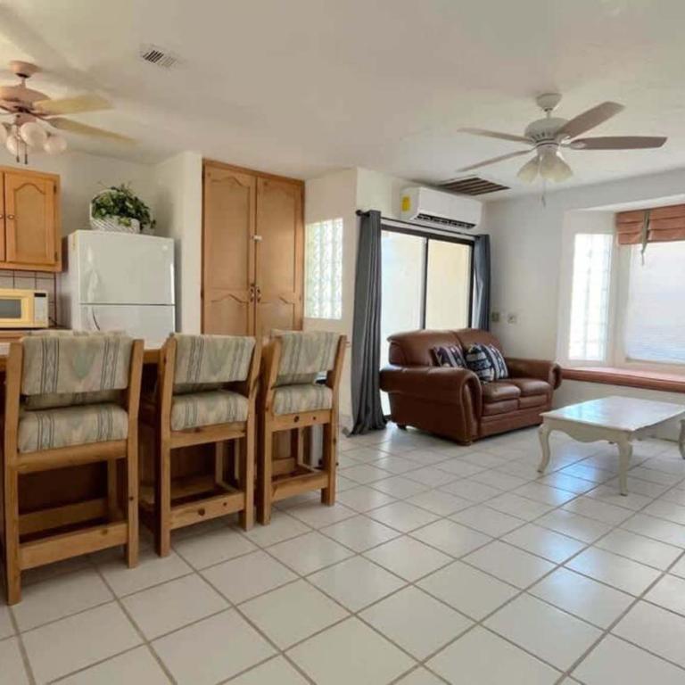 Comfortable Beachfront Condo Las Olas II 1 - Apartamento - 23