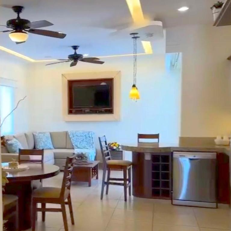 Beachfront in a peaceful Resort 8mi from Puerto Escondido - Apartamento de 1 dormitorio con balcón y vistas al agua - 8