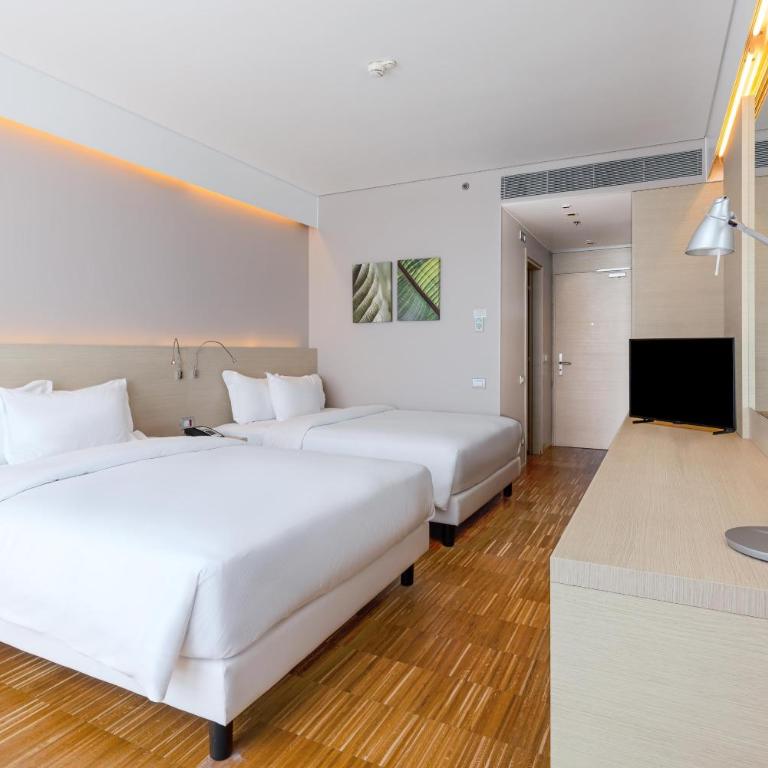Hilton Garden Inn Venice Mestre - Superior Queen Room with Two Queen Beds - 1