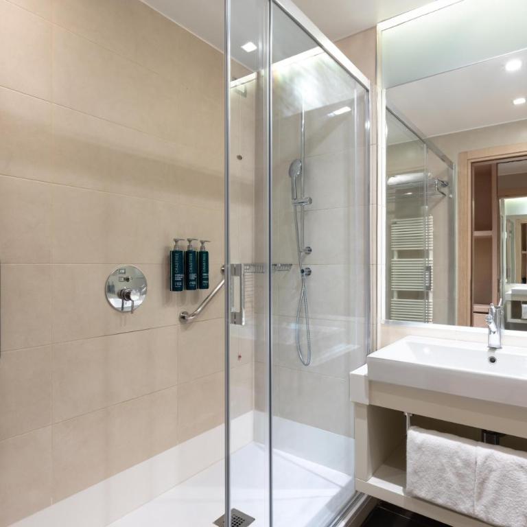 Hilton Garden Inn Venice Mestre - Queen Room with Two Queen Beds - 3