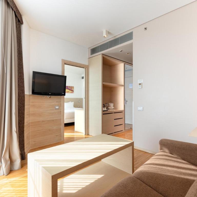 Hilton Garden Inn Venice Mestre - Corner King Suite - 3