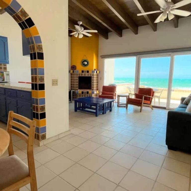 Cozy & Colorful Beachfront Condo Las Olas II 4 - Apartamento - 2
