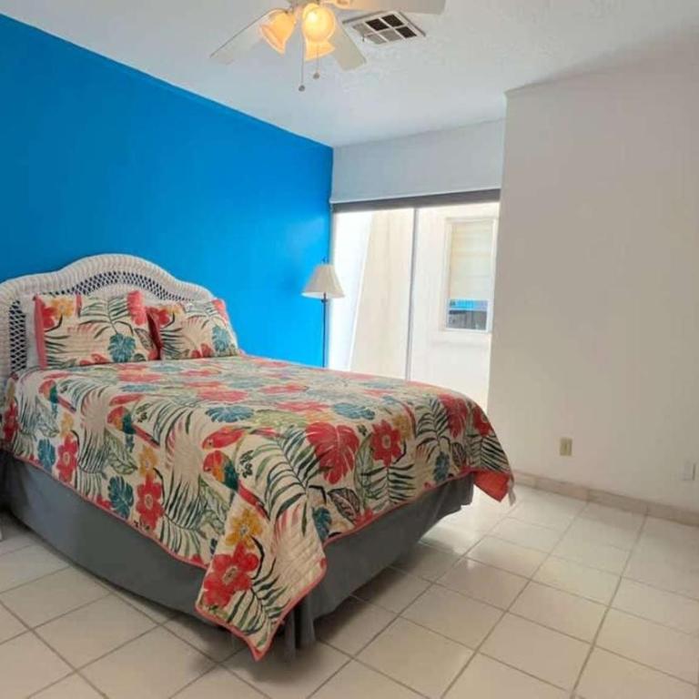 Cozy & Colorful Beachfront Condo Las Olas II 4 - Apartamento - 14