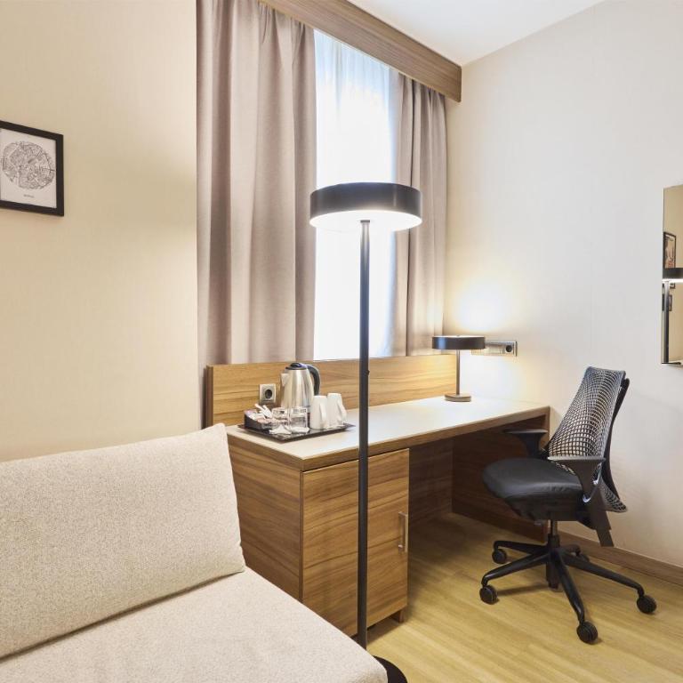 Hilton Garden Inn Sevilla - Habitación con cama extragrande. - 4