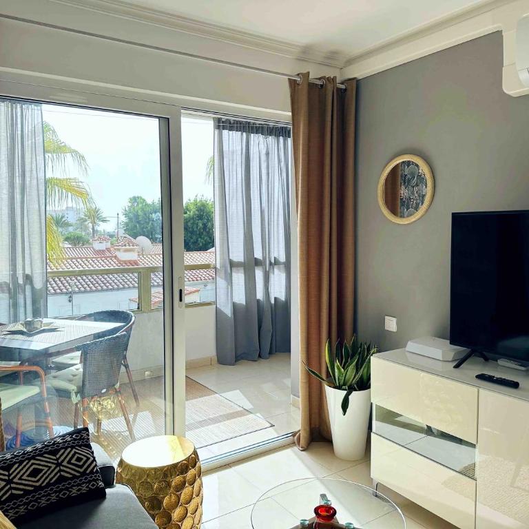 Sunny Central near Yumbo and Dunes - One-Bedroom Apartment - 27