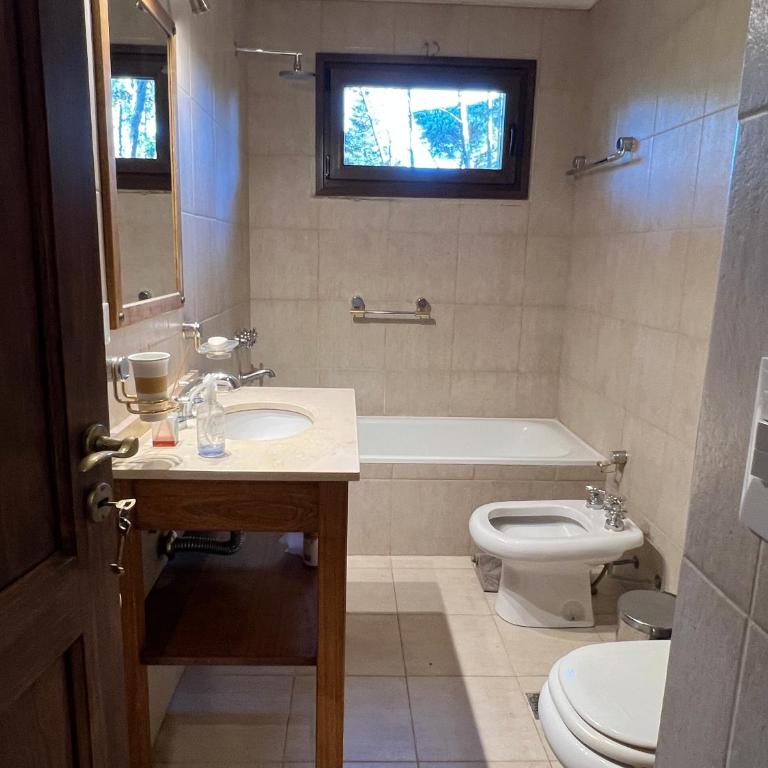 Casa para 16 personas en el corazon de Carilo - Casa de 6 dormitorios - 13