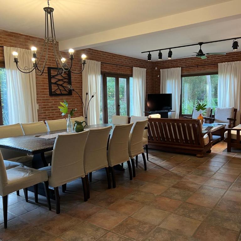 Casa para 16 personas en el corazon de Carilo - Casa de 6 dormitorios - 5
