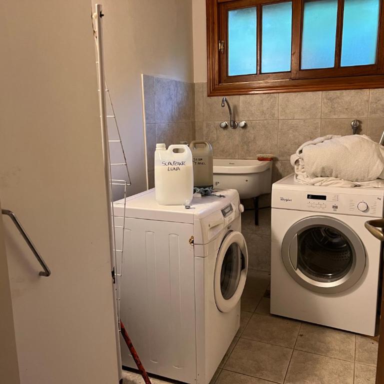 Casa para 16 personas en el corazon de Carilo - Casa de 6 dormitorios - 28