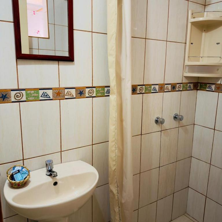 Big Vacation Hostel - Double Room with Private Bathroom - 4